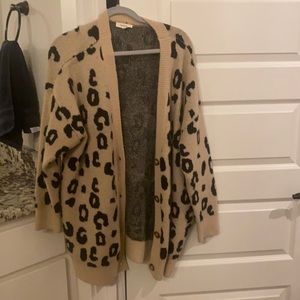 Cheetah cardigan. Oversized sm./ med